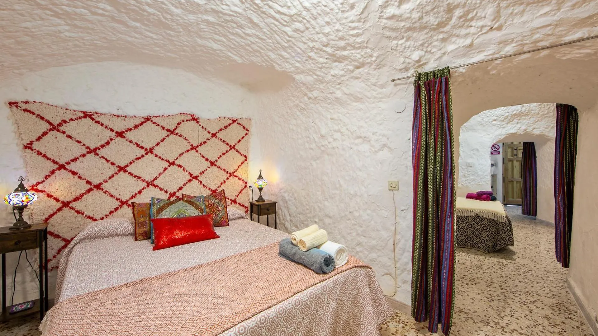 Villa Cueva Almería 0*,